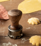 Marcato Heritage Ravioli press Valnötsträ, Blomma Ø50 mm