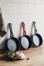 Liten emaljerad stekpanna 14 cm